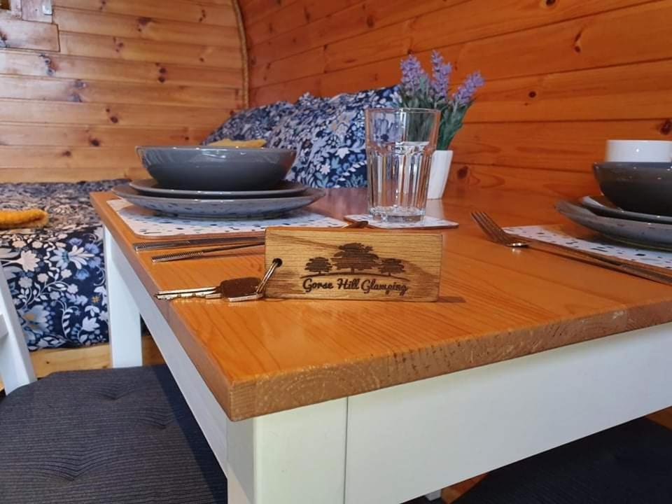 Gorse Hill Glamping Hotel Нюкасъл Екстериор снимка