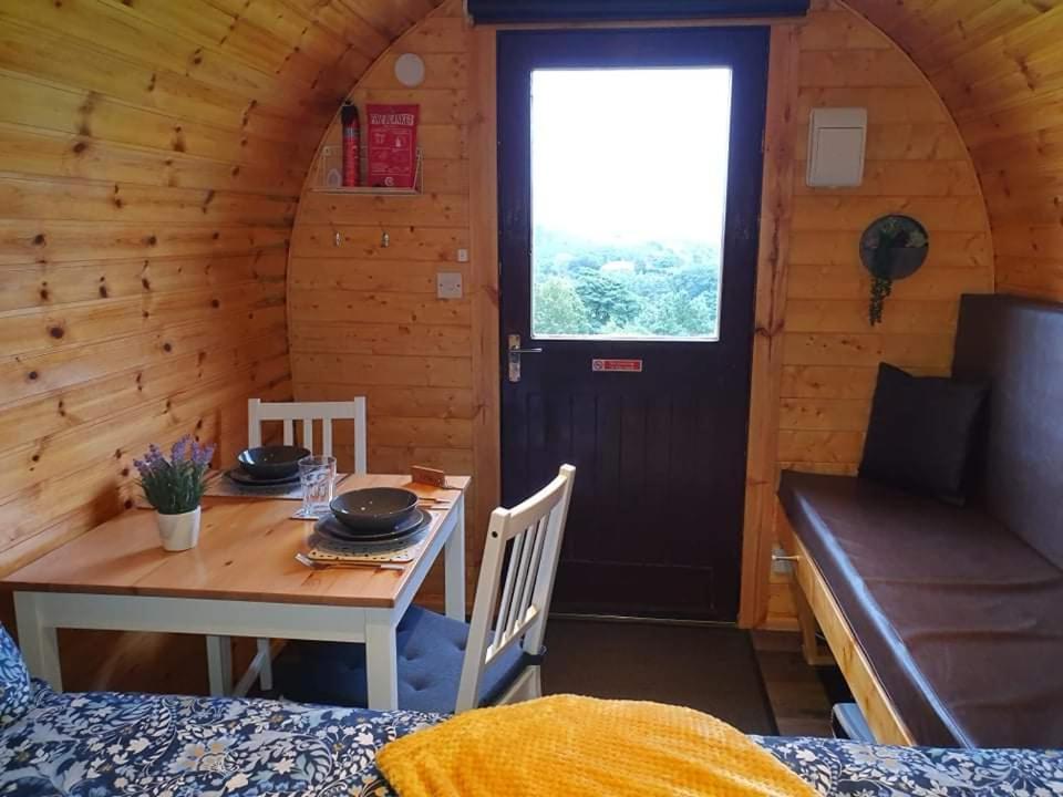 Gorse Hill Glamping Hotel Нюкасъл Екстериор снимка