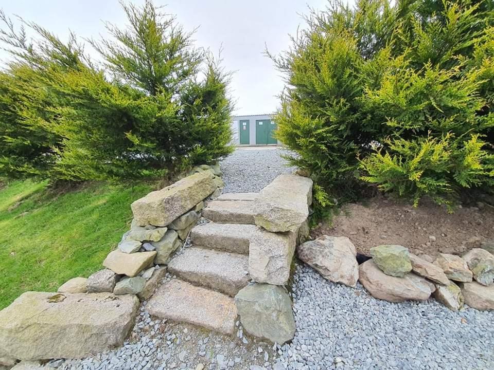 Gorse Hill Glamping Hotel Нюкасъл Екстериор снимка